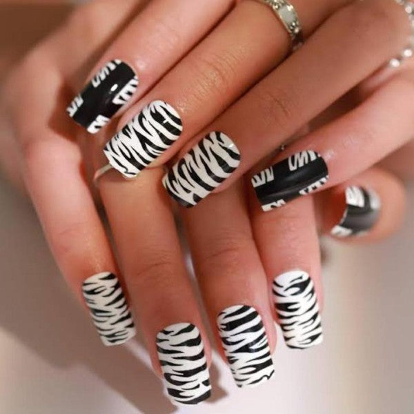 CUTISH ZEBRA PRINT NAILS 12PC